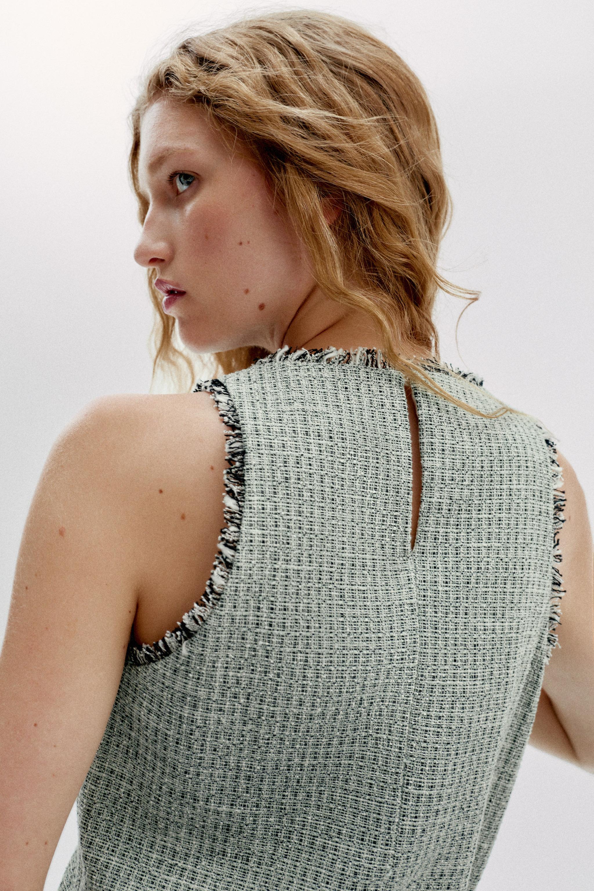 STRUCTURED FRAYED TOP